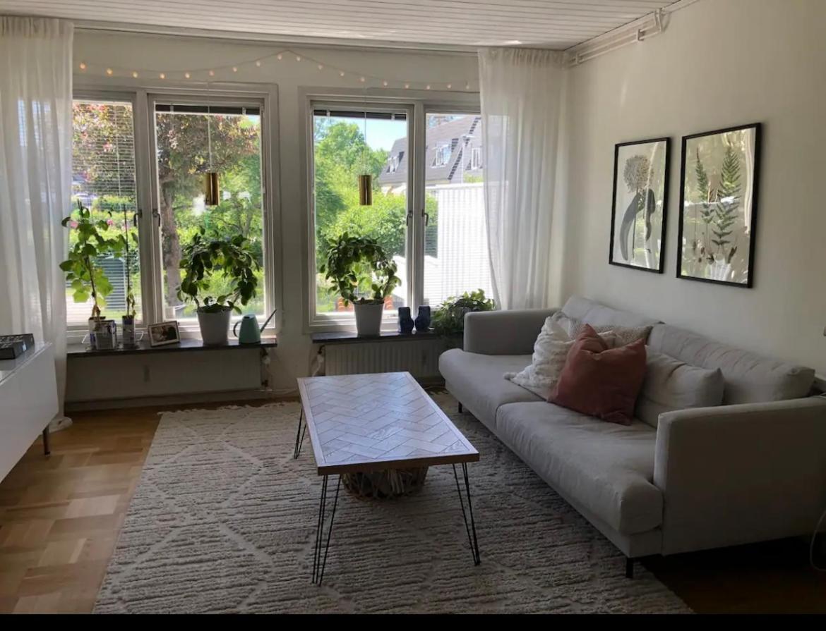 Villa Fint Med 4 Sovrum Parkering Och Traedgard
